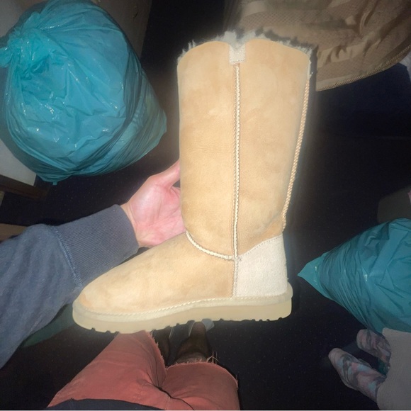 Bailey button UGG boots - Picture 2 of 4